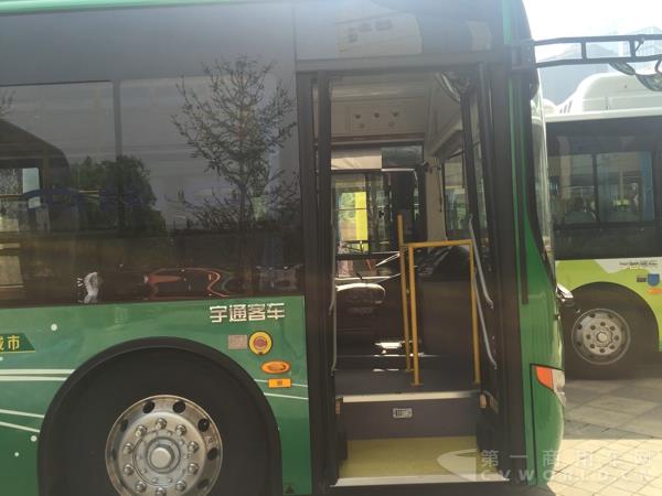 宇通H10混合动力公交车IMG_1209.jpg