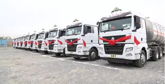 乌苏市华通物流有限公司50台中国重汽汕德卡交付仪式暨产品品鉴会3.jpg 乌苏市华通物流有限公司50台中国重汽汕德卡交付仪式暨产品品鉴会3.jpg