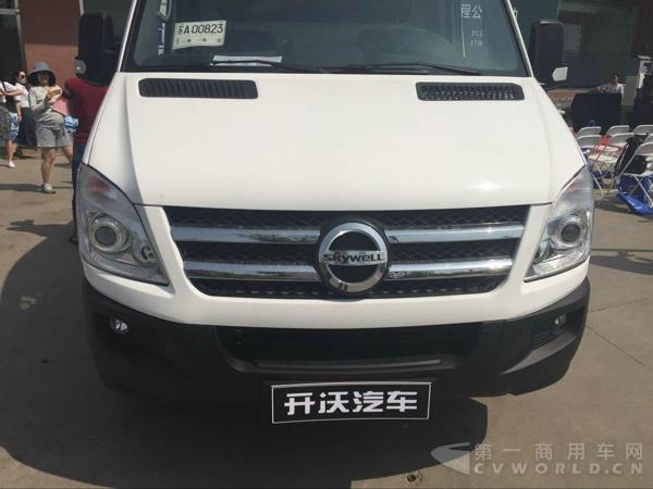 现场展车.jpg 现场展车.jpg