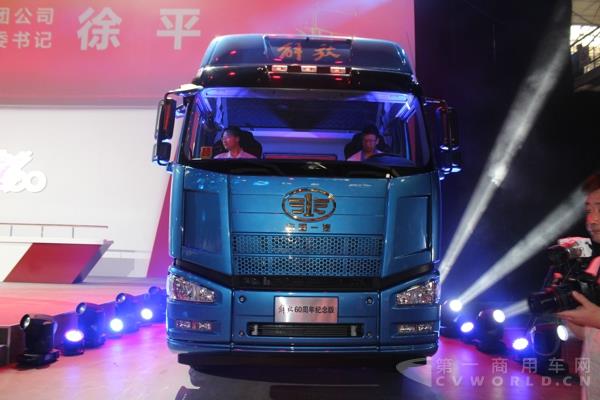 解放卡车60周年纪念版隆重亮相 (2).jpg 解放卡车60周年纪念版隆重亮相 (2).jpg