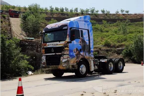 别样的中国重汽汕德卡——C7H彩绘车2.jpg 别样的中国重汽汕德卡——C7H彩绘车2.jpg