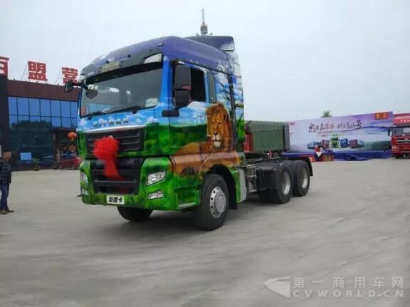 别样的中国重汽汕德卡——C7H彩绘车5.jpg 别样的中国重汽汕德卡——C7H彩绘车5.jpg