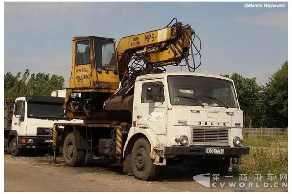 三面自卸车3.jpg 三面自卸车3.jpg