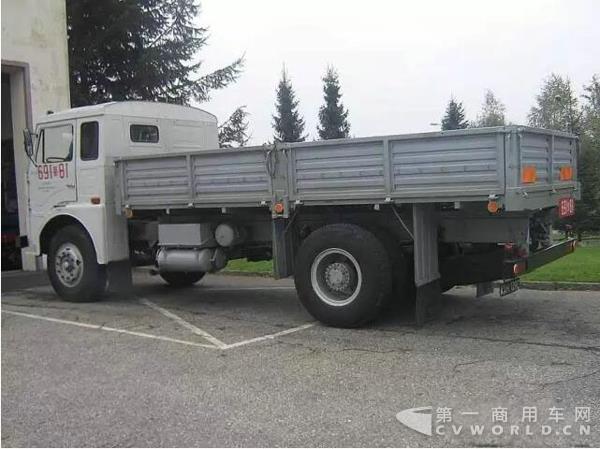 载重汽车1.jpg 载重汽车1.jpg
