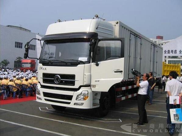 东风天龙.jpg 东风天龙.jpg