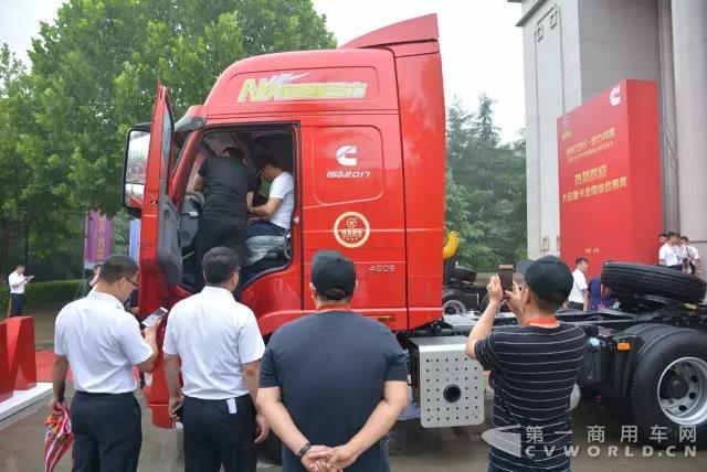 大运重卡2017康明斯动力新品发布会隆重召开9.jpg 大运重卡2017康明斯动力新品发布会隆重召开9.jpg
