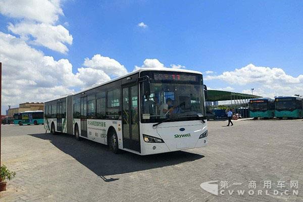 开沃18米纯电动公交首秀深圳巴士2.jpg 开沃18米纯电动公交首秀深圳巴士2.jpg
