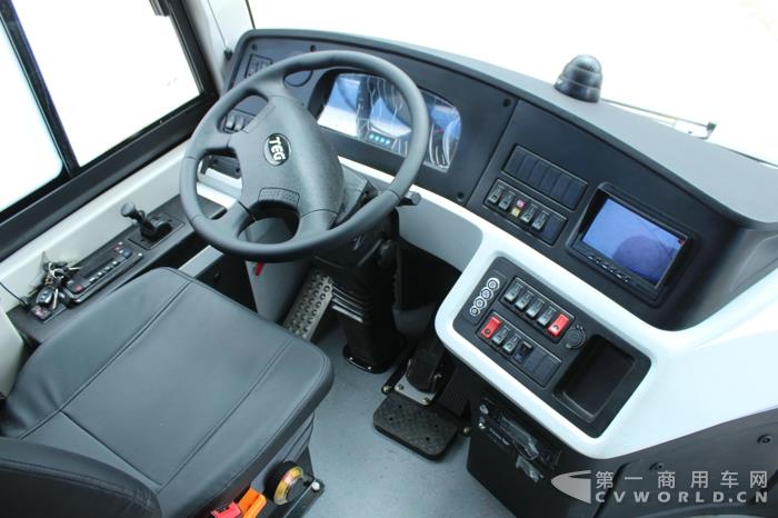 11米纯电动公路客车仪表盘.jpg 11米纯电动公路客车仪表盘.jpg