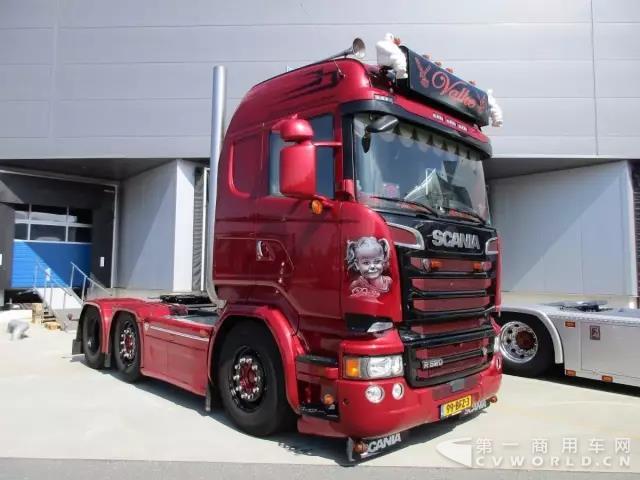 2016年达夫XF 460搭载DAF PACCAR提供的12.9升直列6缸发动机MX-13。.jpg