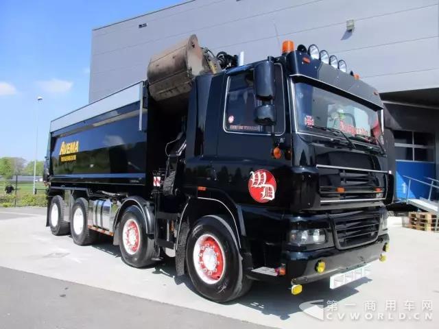 这辆2016年达夫XF 460的配色方案非常优雅1.jpg