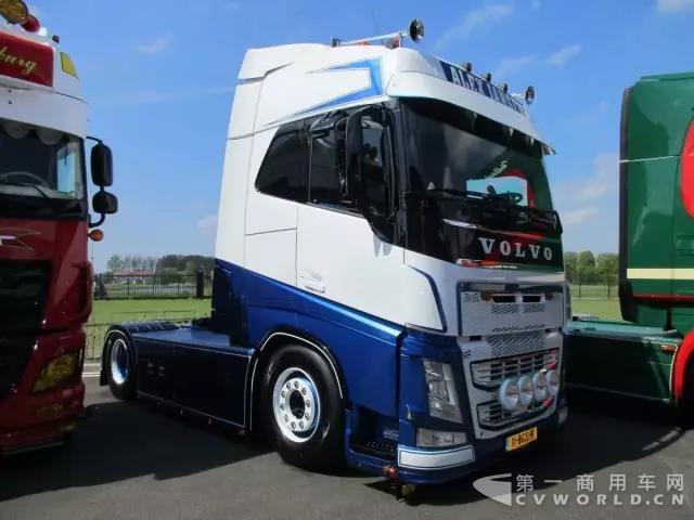 搭载12.8升发动机的2016年沃尔沃FH卡车.jpg