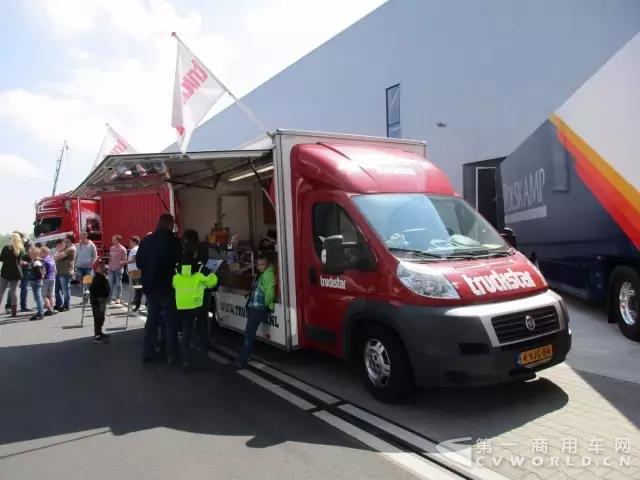 2010年菲亚特Ducato搭载2.3升涡轮柴油发动机。.jpg 2010年菲亚特Ducato搭载2.3升涡轮柴油发动机。.jpg