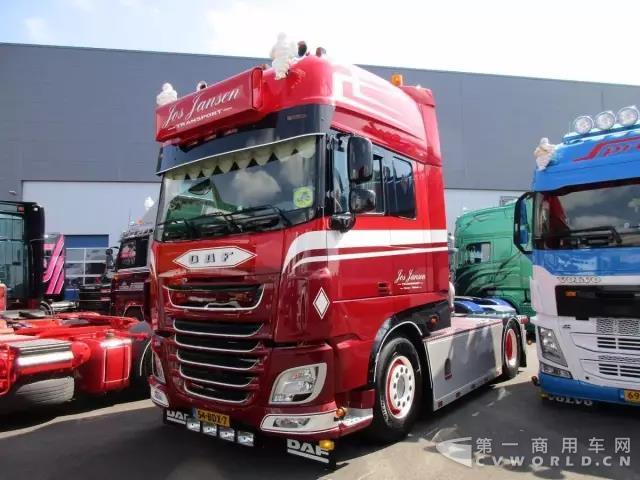 2014年达夫XF 460,老版的DAF字母写在车前脸。.jpg 2014年达夫XF 460,老版的DAF字母写在车前脸。.jpg