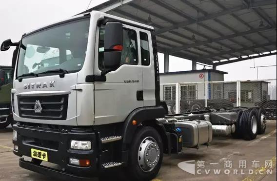 汕德卡C5H中置轴轿运车成功下线.jpg 汕德卡C5H中置轴轿运车成功下线.jpg