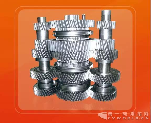 中国重汽变速箱部第60万台变速箱总成顺利下线5.jpg 中国重汽变速箱部第60万台变速箱总成顺利下线5.jpg