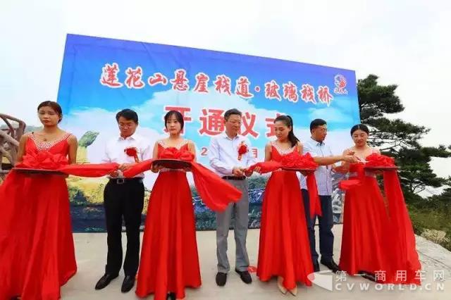 康恩迪助力泰山客运正式开通新泰莲花山观光专线5.jpg 康恩迪助力泰山客运正式开通新泰莲花山观光专线5.jpg