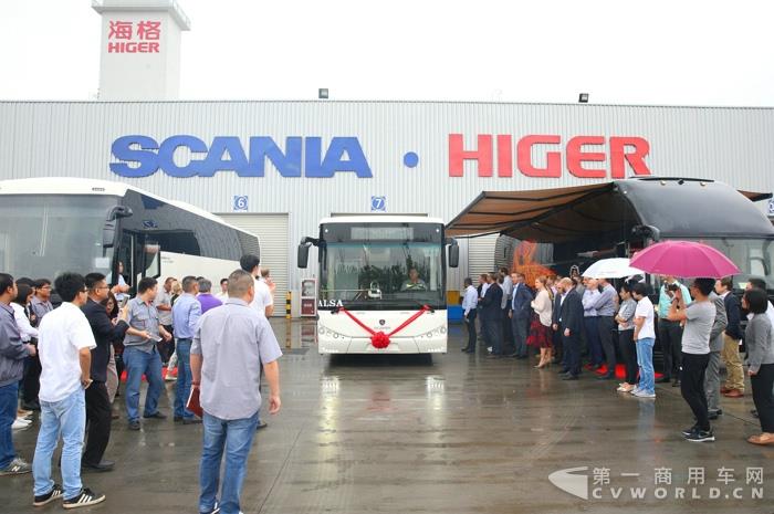 TRANSIT巴士亮相.jpg TRANSIT巴士亮相.jpg