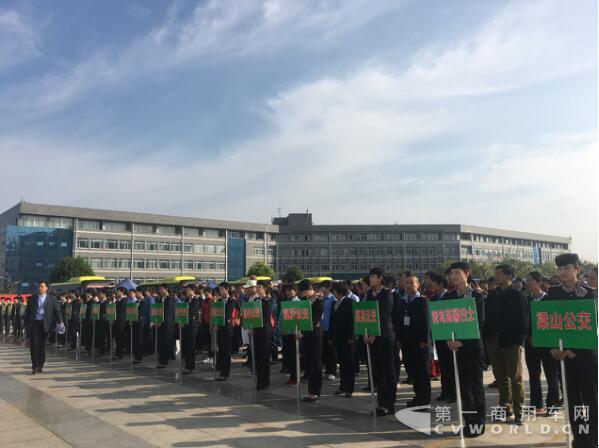 “绿控传动杯”山东省城市公交修理工职业技能大赛圆满落幕1.jpg “绿控传动杯”山东省城市公交修理工职业技能大赛圆满落幕1.jpg