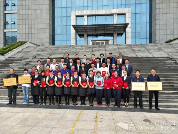 “绿控传动杯”山东省城市公交修理工职业技能大赛圆满落幕5.jpg “绿控传动杯”山东省城市公交修理工职业技能大赛圆满落幕5.jpg