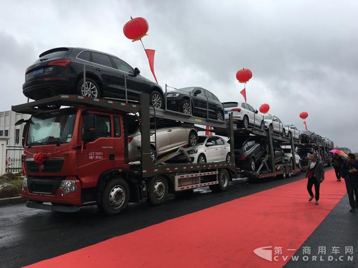 现场车辆2.jpg 现场车辆2.jpg