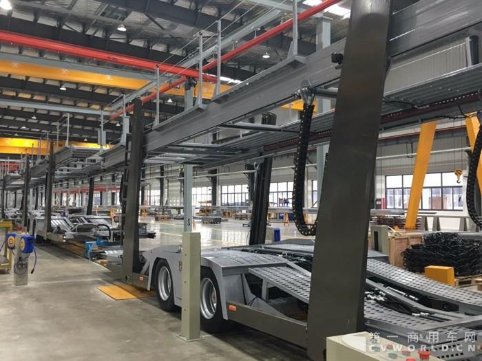 现场车辆1.jpg 现场车辆1.jpg