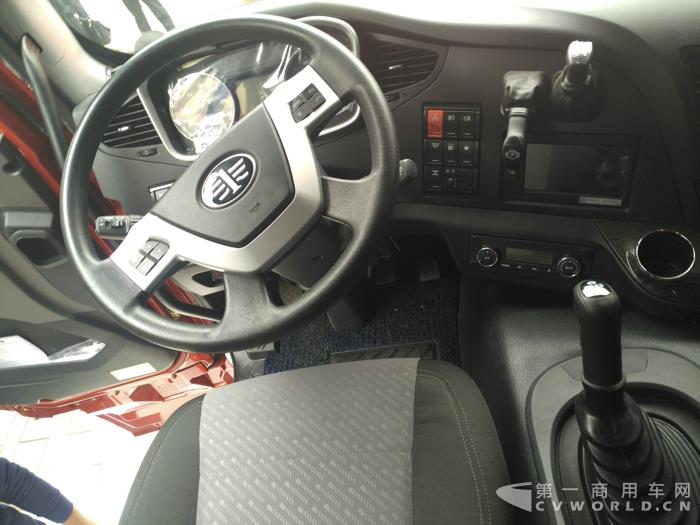 一汽解放新J6四季款8.jpg 一汽解放新J6四季款8.jpg