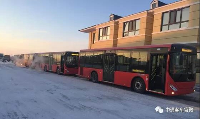 新年迎来"中国红",俄罗斯喜迎中通公交车1.jpg