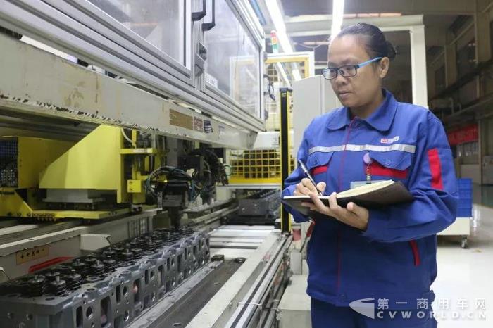 玉柴许燕妮当选第十三届全国人民代表大会代表.jpg 玉柴许燕妮当选第十三届全国人民代表大会代表.jpg