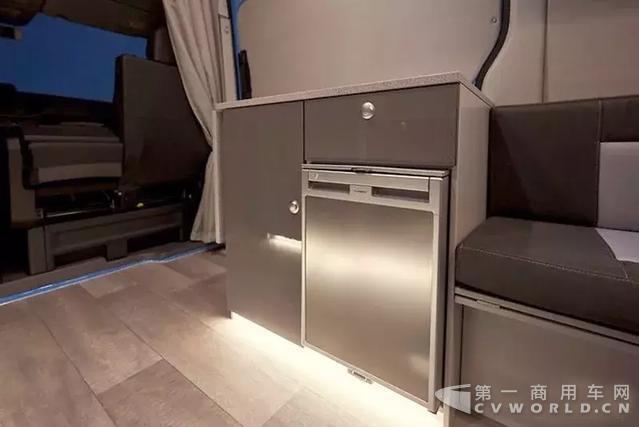 搭载2.0升柴油发动机 德国MAN推出两款轻型概念露营车6.jpg 搭载2.0升柴油发动机 德国MAN推出两款轻型概念露营车6.jpg