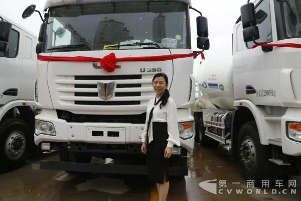 30台搅拌车惠州交车,“限时服务承诺”为用户保驾护航!2.jpg 30台搅拌车惠州交车,“限时服务承诺”为用户保驾护航!2.jpg
