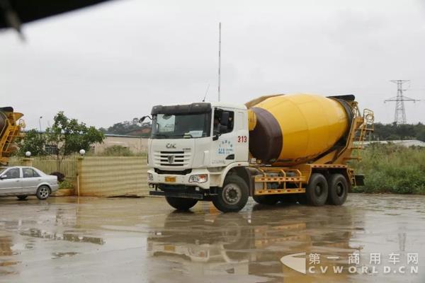 30台搅拌车惠州交车,“限时服务承诺”为用户保驾护航!7.jpg 30台搅拌车惠州交车,“限时服务承诺”为用户保驾护航!7.jpg