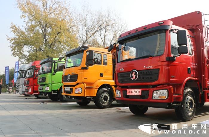 现场展车.jpg 现场展车.jpg