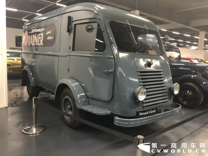 雷诺RENAULT FOURGON,1947年生产的轻型商用车 (1).jpg
