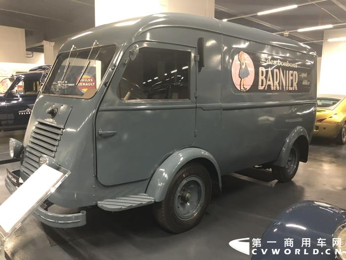 雷诺RENAULT FOURGON,1947年生产的轻型商用车 (2).jpg