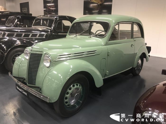雷诺RENAULT JUVAQUATRE,1939年生产 (2).jpg