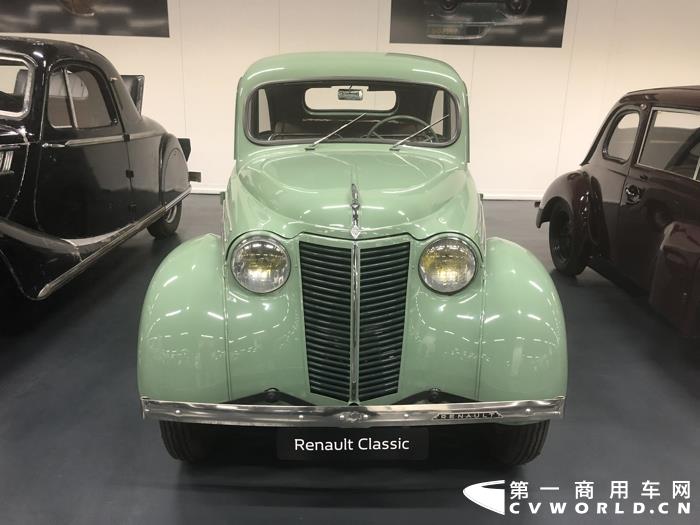雷诺RENAULT JUVAQUATRE,1939年生产 (3).jpg