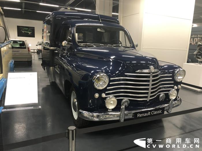 雷诺RENAULT Colorale fourgon,1953年生产的轻型商用车产品 (1).jpg