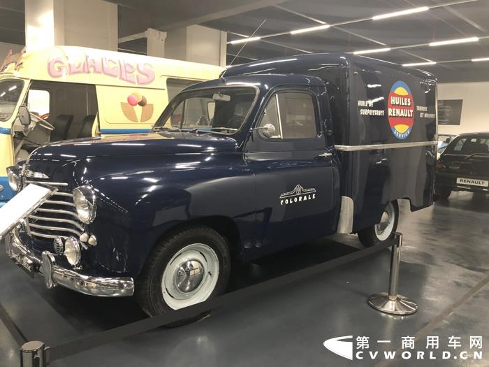 雷诺RENAULT Colorale fourgon,1953年生产的轻型商用车产品 (2).jpg