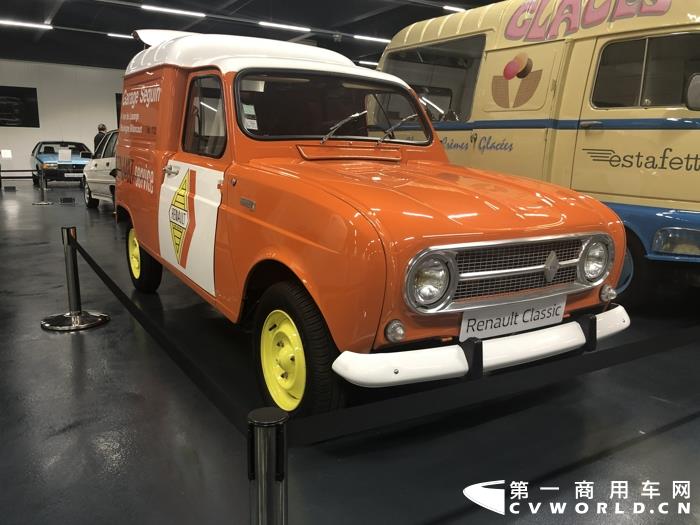 雷诺RENAULT 4,1970年生产的轻型商用车产品,属于小VAN类厢式运输车 (2) (1).jpg
