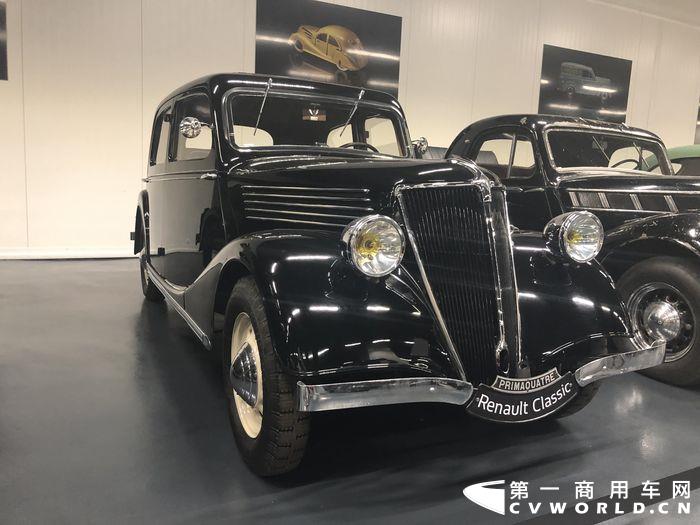 雷诺RENAULT PRIMAQUATRE,1937年生产,车长4.35米,最大时速115km (2).JPG