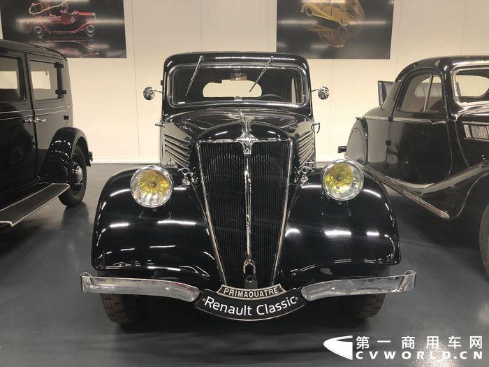 雷诺RENAULT PRIMAQUATRE,1937年生产,车长4.35米,最大时速115km.JPG
