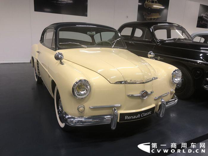 雷诺RENAULT AUTOBLEU,1956年生产。这款车在RENAULT 4 CV的基础上开发而成,车长3.75米,最大时速110km (1).JPG