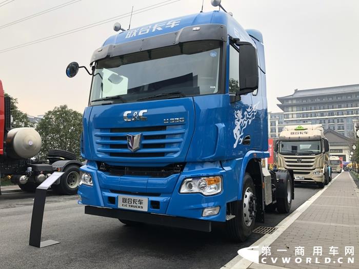 联合卡车U系4×2 330马力柴油港口运输牵引车 (1).jpg 联合卡车U系4×2 330马力柴油港口运输牵引车 (1).jpg