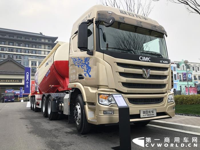 联合卡车U+新款驾驶室6×4 420马力普货运输牵引车 (2).jpg 联合卡车U+新款驾驶室6×4 420马力普货运输牵引车 (2).jpg