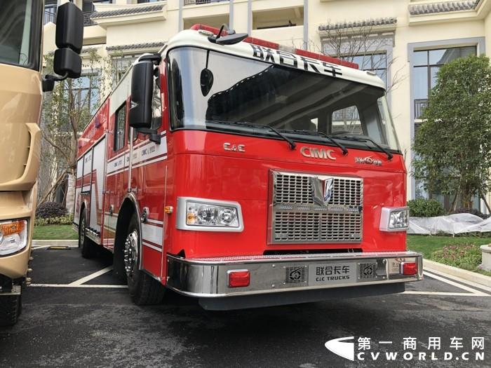 联合卡车PM60泡沫消防车 (1).jpg 联合卡车PM60泡沫消防车 (1).jpg
