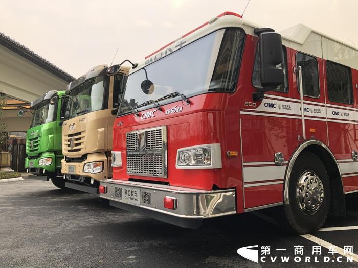 联合卡车PM60泡沫消防车 (3).jpg 联合卡车PM60泡沫消防车 (3).jpg