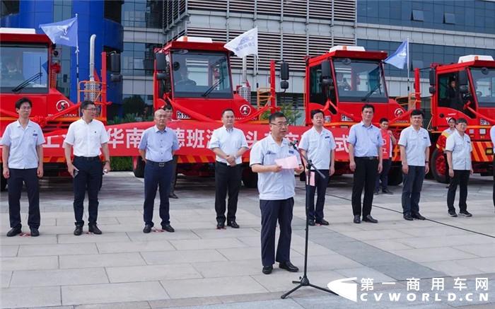 陕汽重卡交车02_副本.jpg 陕汽重卡交车02_副本.jpg