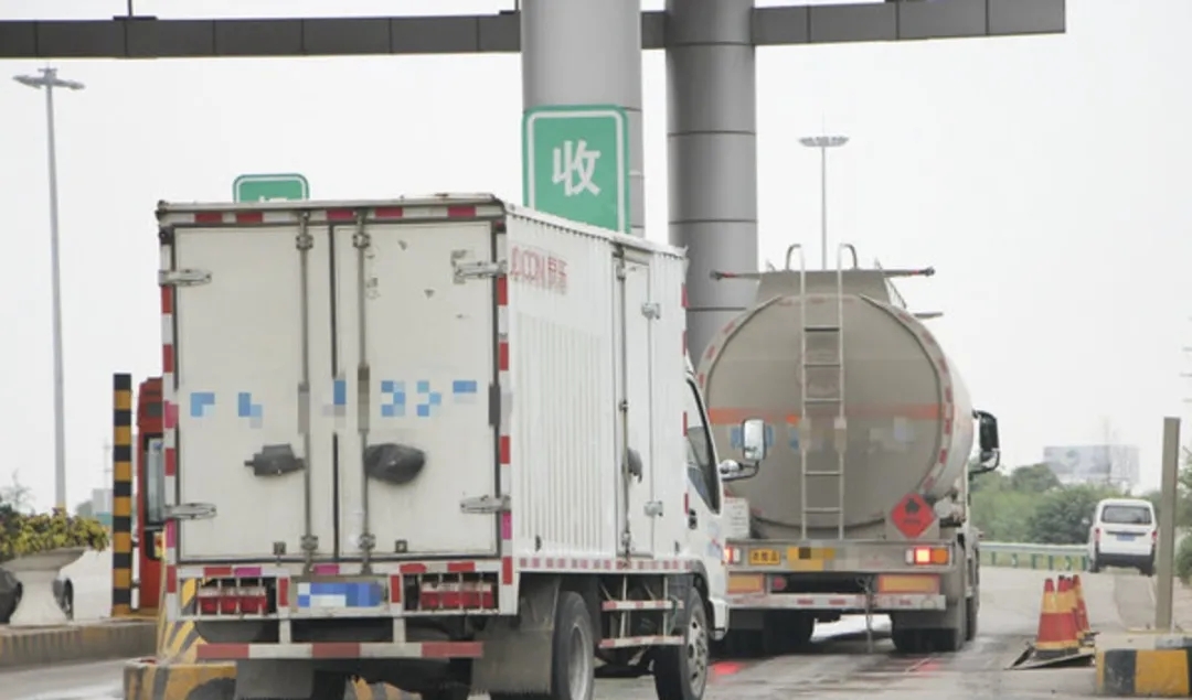 4米2轻卡专用运输1.webp.jpg 4米2轻卡专用运输1.webp.jpg