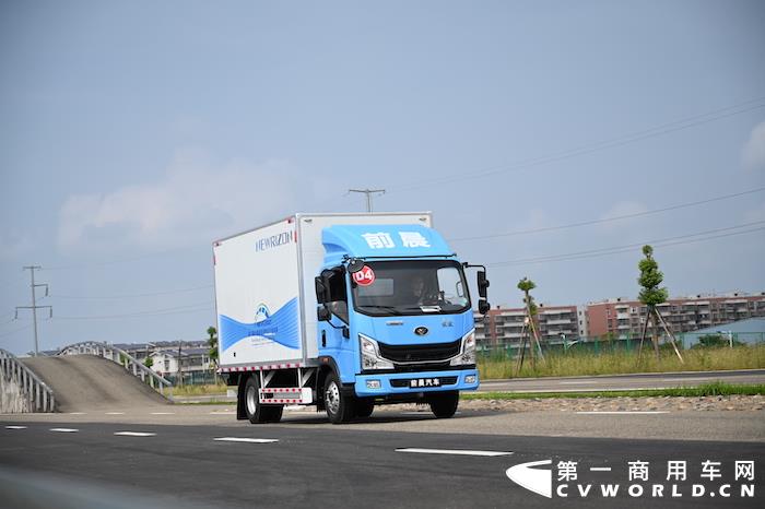 2-智能网联电动轻卡EC1.JPG 2-智能网联电动轻卡EC1.JPG