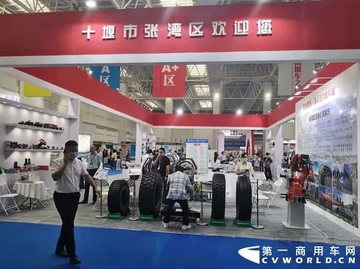 东风2.jpg 东风2.jpg